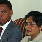 Madagascar : passation minist&eacute;rielle entre Ralava Beboarimisa, ministre sortant, et Ndahimananjara Johanita son successeur