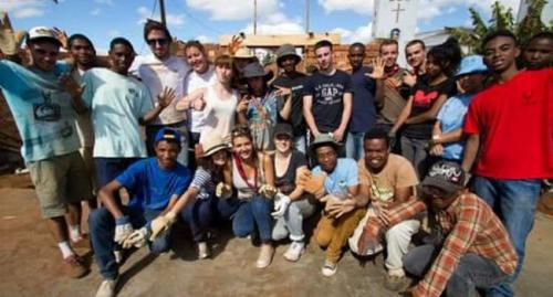 Ils restaurent une &eacute;cole &agrave; Madagascar