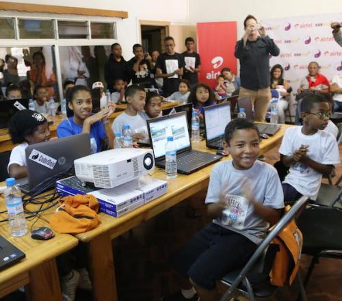 Airtel Madagascar offre du mat&eacute;riel informatique &agrave; l'ONG Habaka &agrave; l&rsquo;occasion de l&rsquo;Africa Code Week