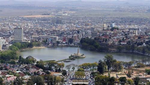 Madagascar : la capitale vit sous la fum&eacute;e naus&eacute;abonde des feux de brousse