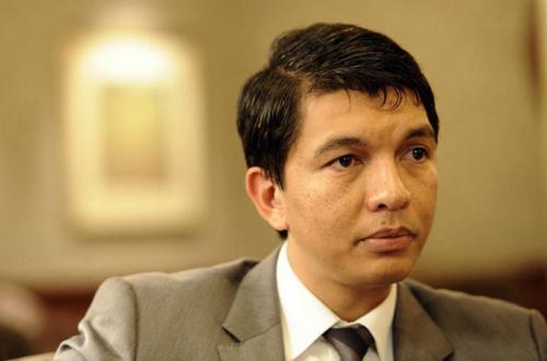Andry RAJOELINA sans  reconnaissance quand il a dirig&eacute; la transition, maintenant Fran&ccedil;ais et Am&eacute;ricains se succ&egrave;dent pour le rencontrer, mais &agrave; quoi jouent ces occidentaux?