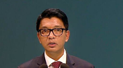 Rajoelina avance, les scientifiques reculent