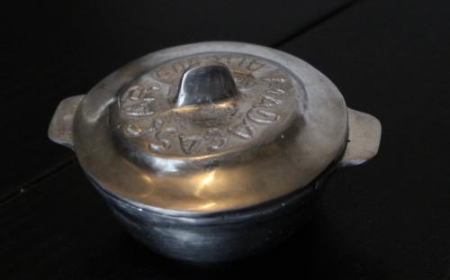 Pot &agrave; &eacute;pice en aluminium