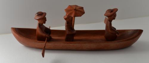 Petite Pirogue en bois 